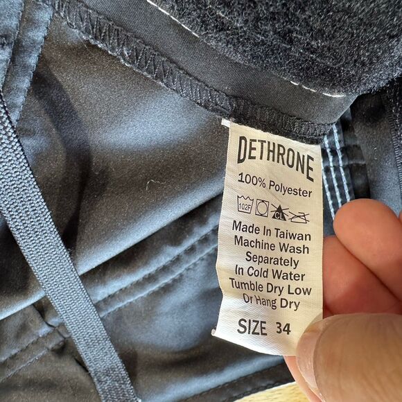 Dethrone Royalty Mixed Martial Arts Shorts Black & White Size 34 2.5” Inseam EUC - Picture 12 of 12